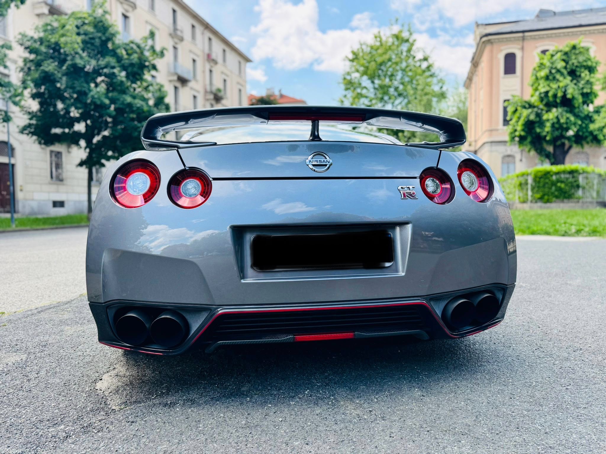 Nissan GT-R